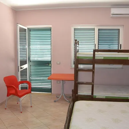 Leonardo Apartment